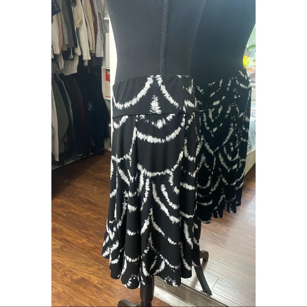 Dressbarn | Scalloped Scale Mermaid Print Circle Skirt Black White 90s Y2K Boho